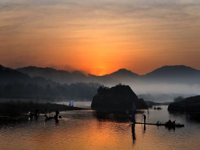 深圳建设一个完善的旅游景区标识系统是非常重要的