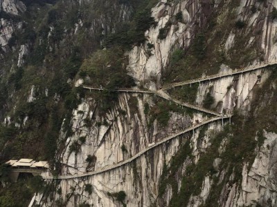 深圳天堂寨旅游景区：自然奇观、历史文化、探险乐趣，一起发现美食之旅