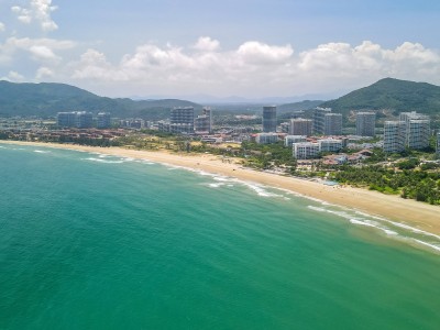 深圳万宁旅游：海滩与热带雨林，魅力对比